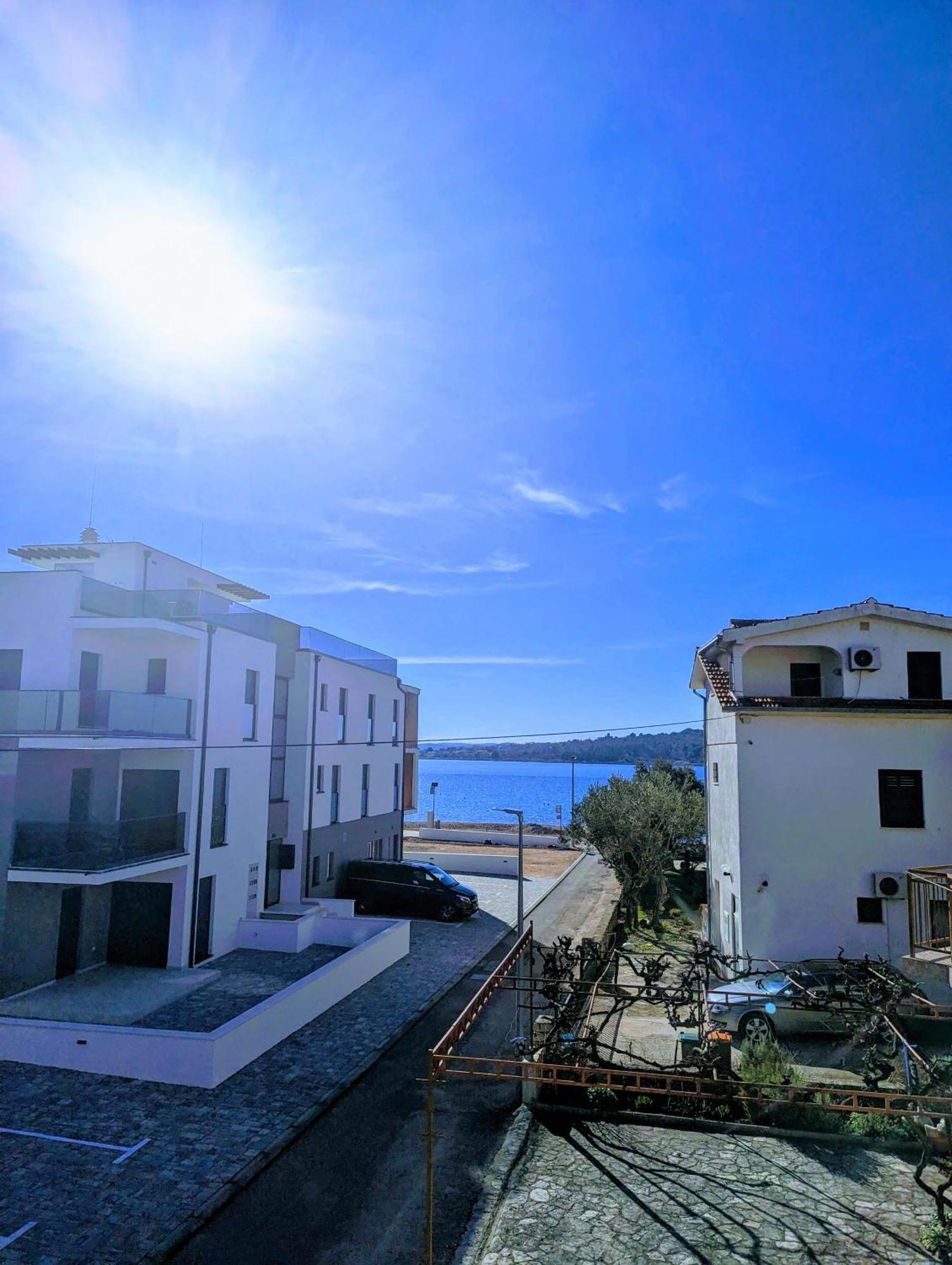Zeezicht Appartement 50M From Beach Srima Exterior foto