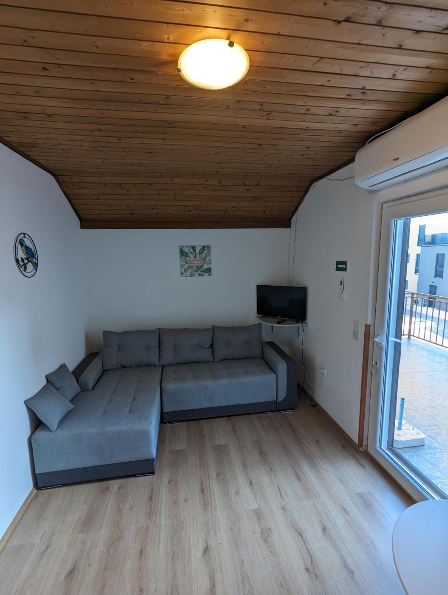 Zeezicht Appartement 50M From Beach Srima Exterior foto